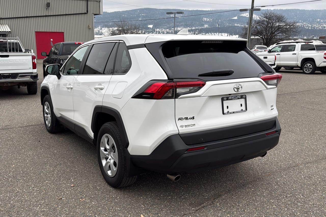 2024 Toyota RAV4 LE Photo4