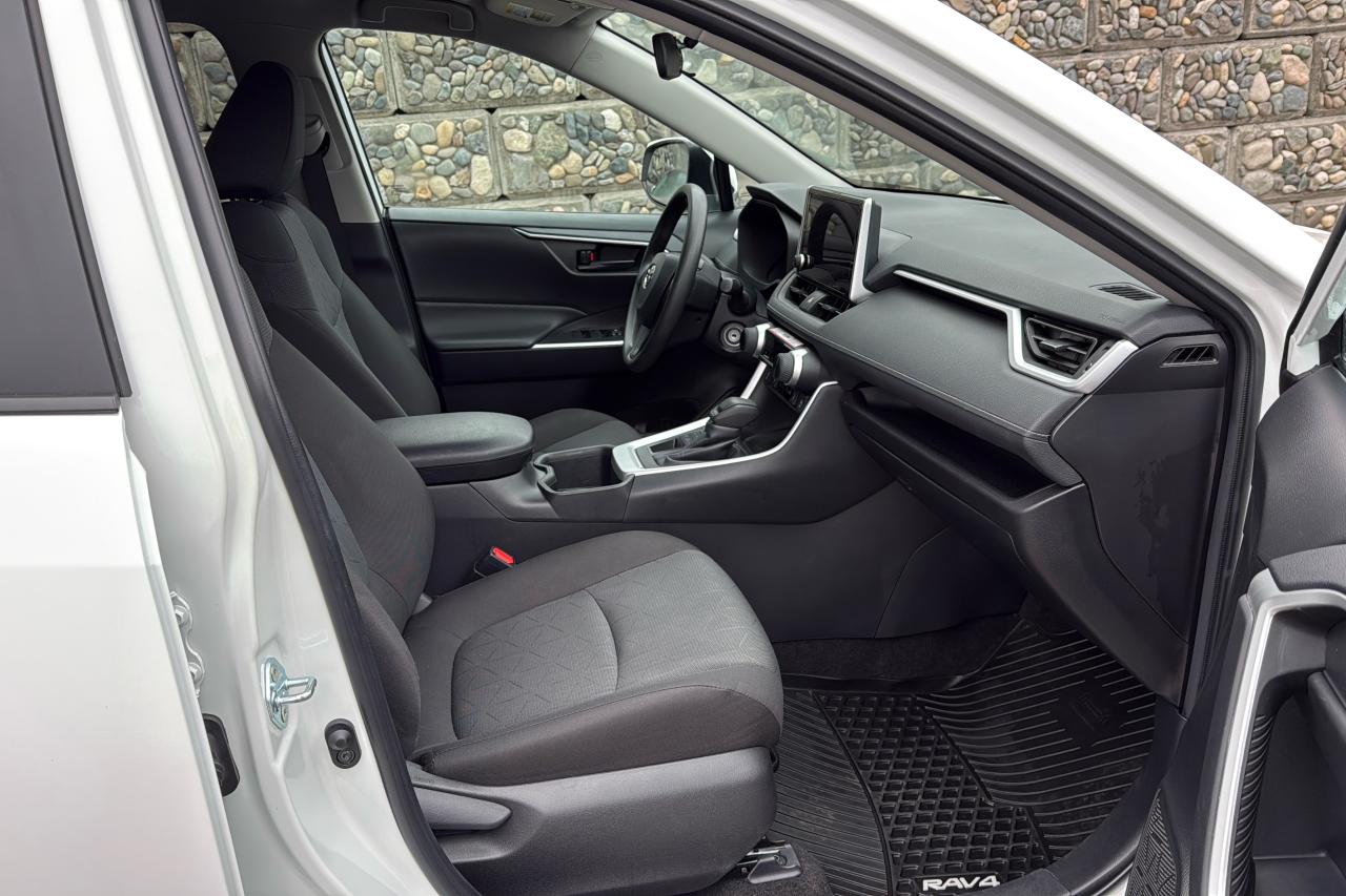 2024 Toyota RAV4 LE Photo