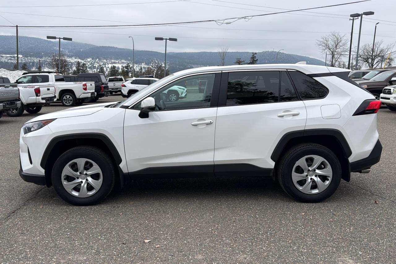 2024 Toyota RAV4 LE Photo3