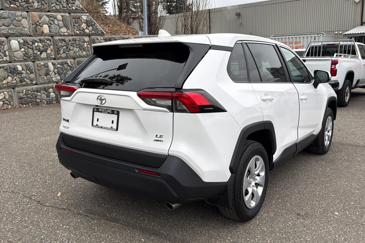 2024 Toyota RAV4 LE Photo