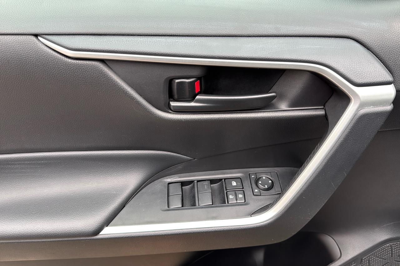 2024 Toyota RAV4 LE Photo