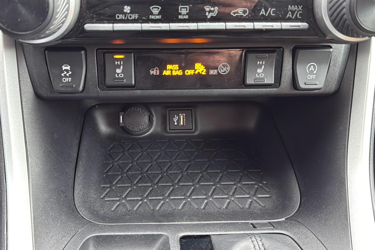 2024 Toyota RAV4 LE Photo