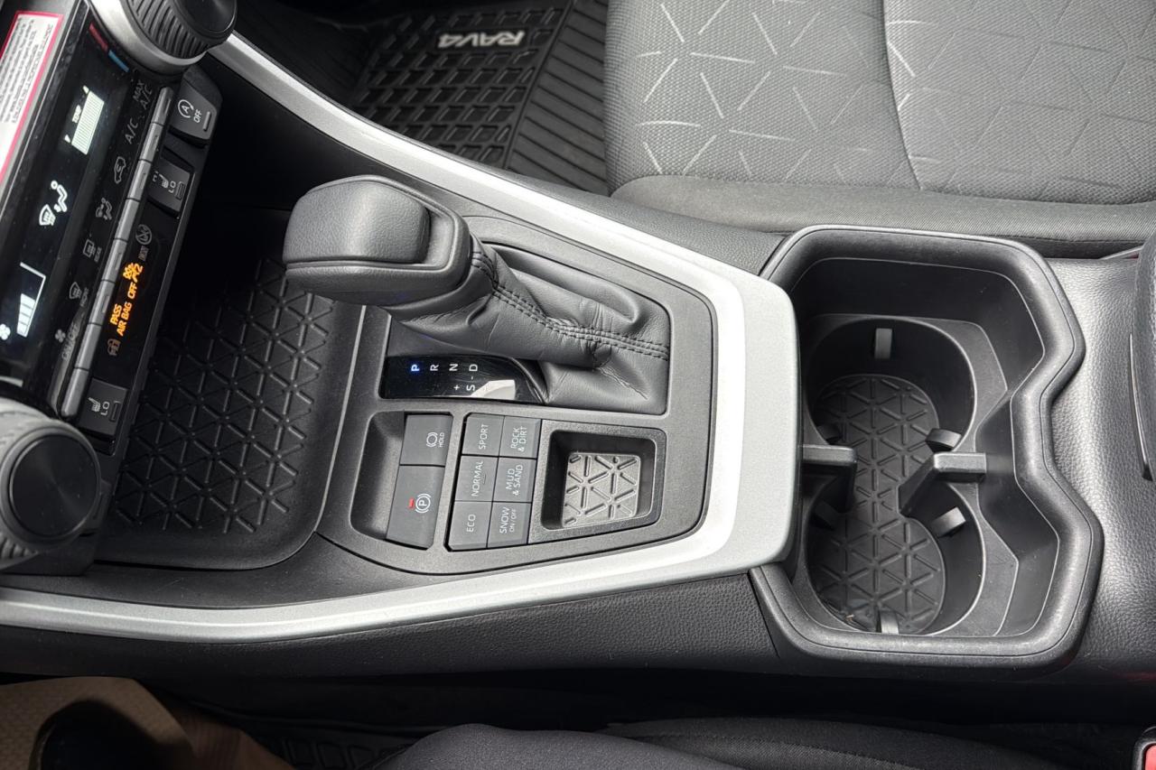 2024 Toyota RAV4 LE Photo