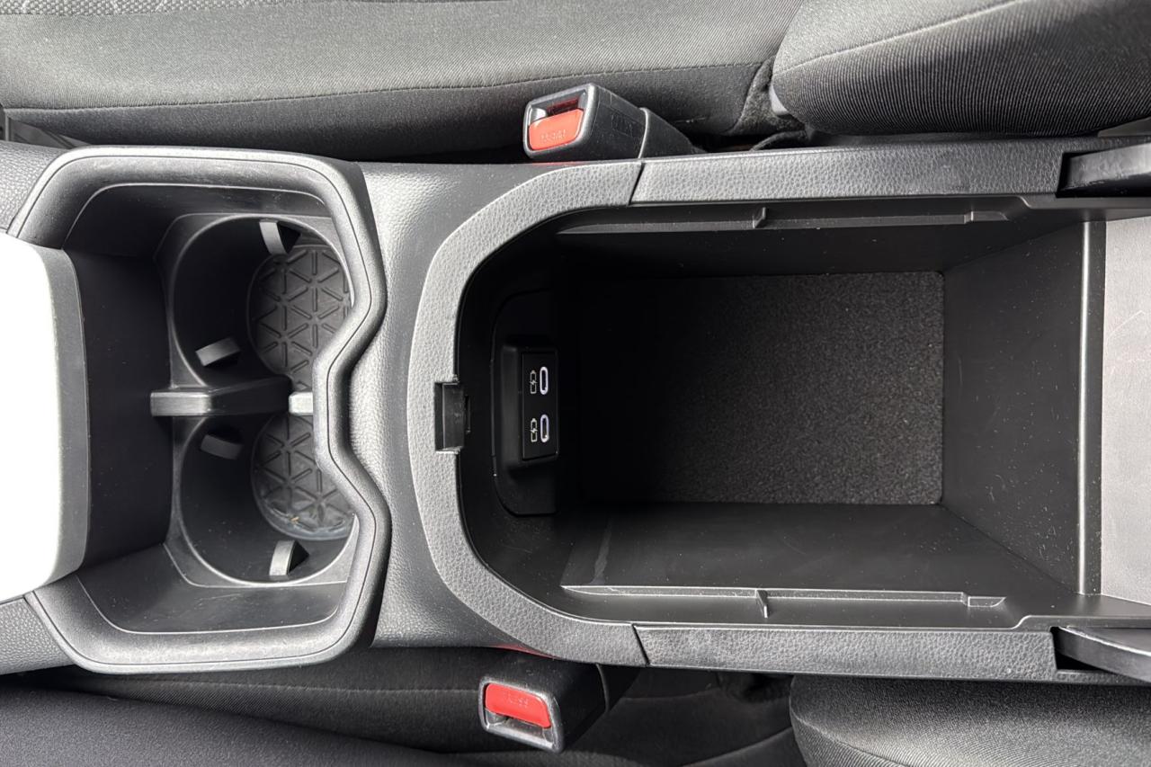 2024 Toyota RAV4 LE Photo