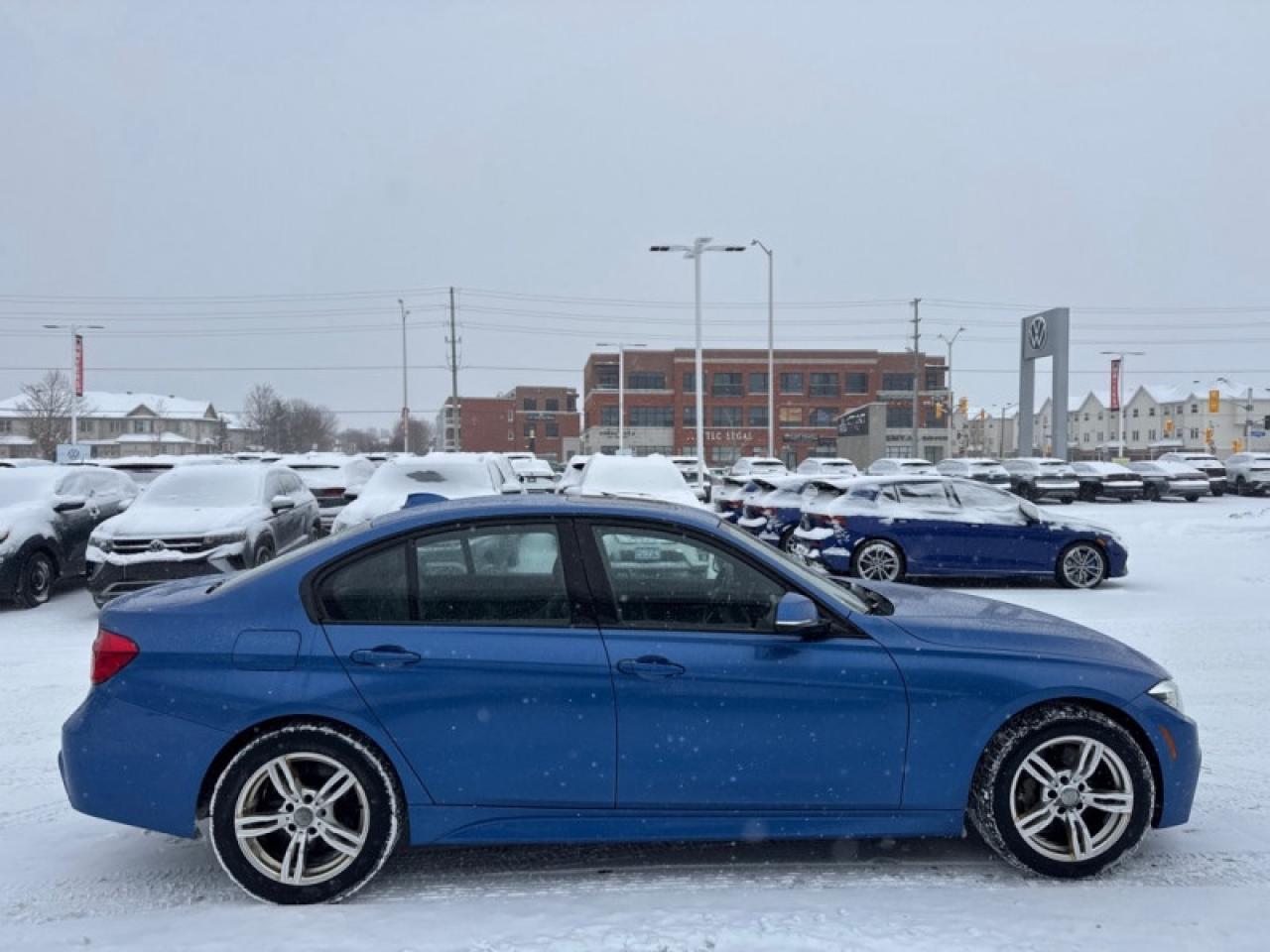 2018 BMW 3 Series 330i xDrive Sedan  - Sunroof Photo