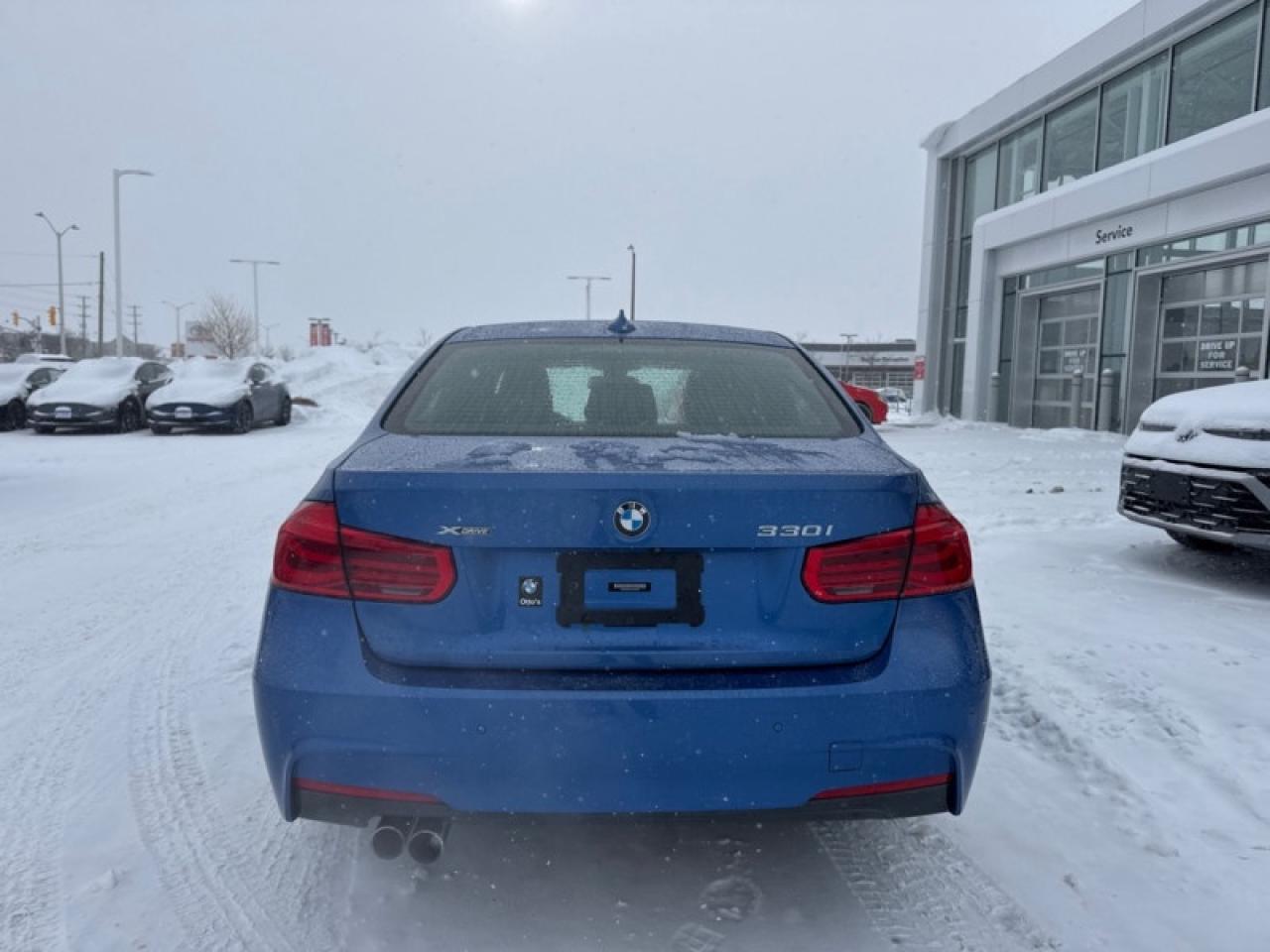 2018 BMW 3 Series 330i xDrive Sedan  - Sunroof Photo