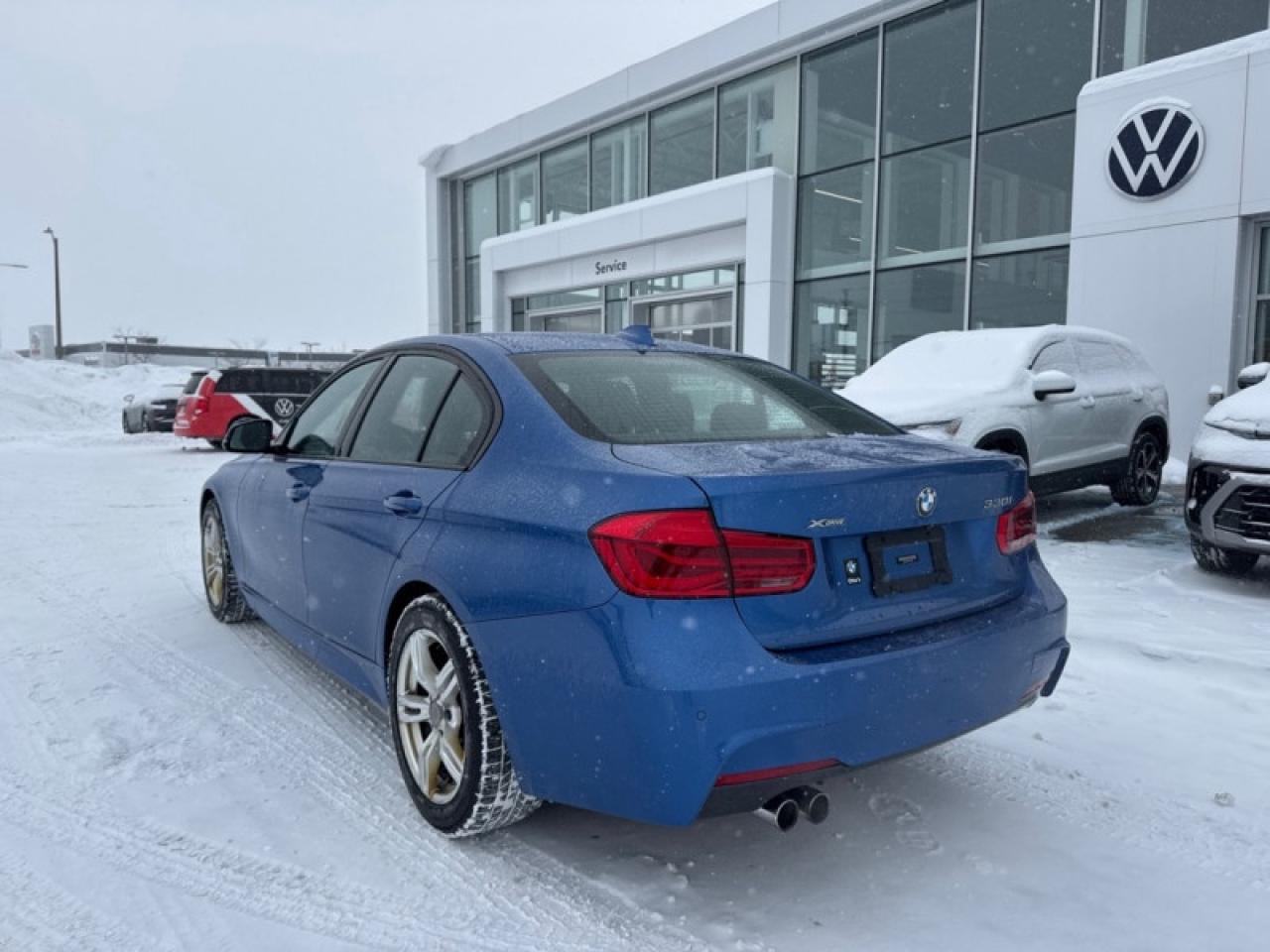 2018 BMW 3 Series 330i xDrive Sedan  - Sunroof Photo