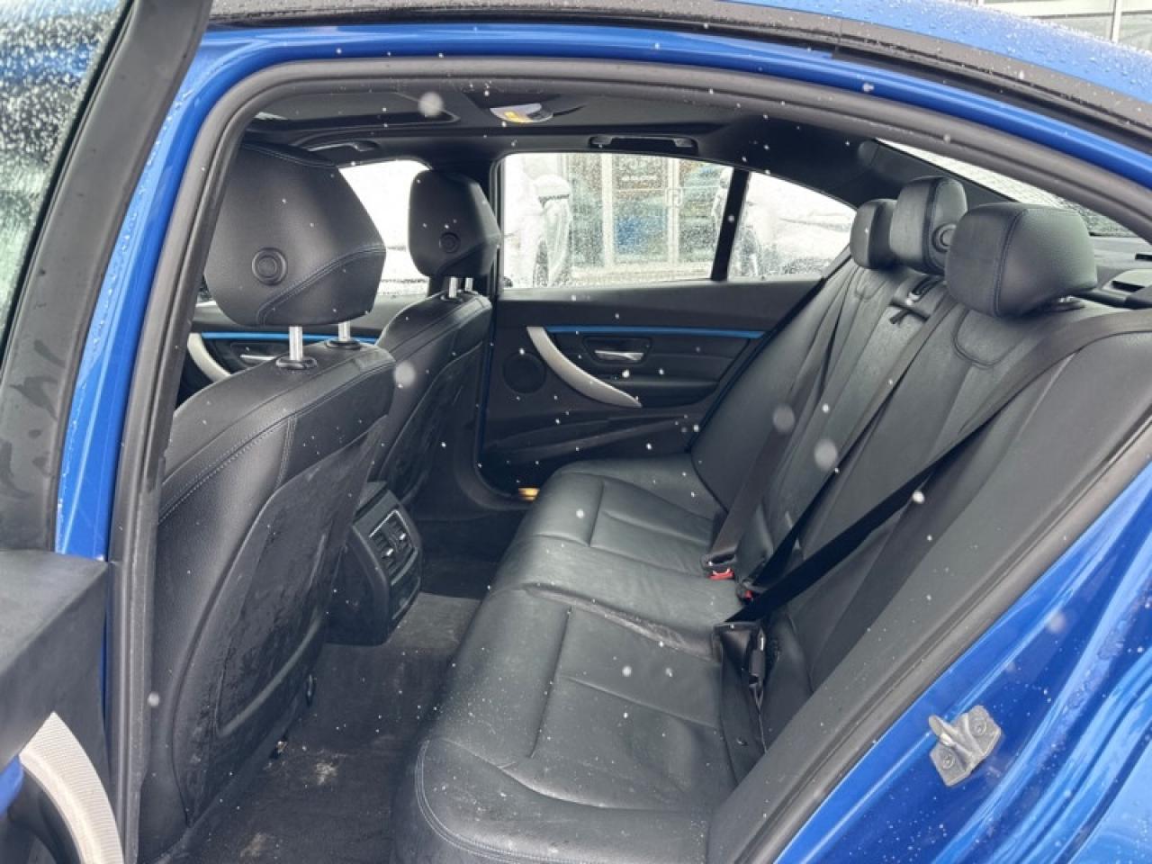 2018 BMW 3 Series 330i xDrive Sedan  - Sunroof Photo