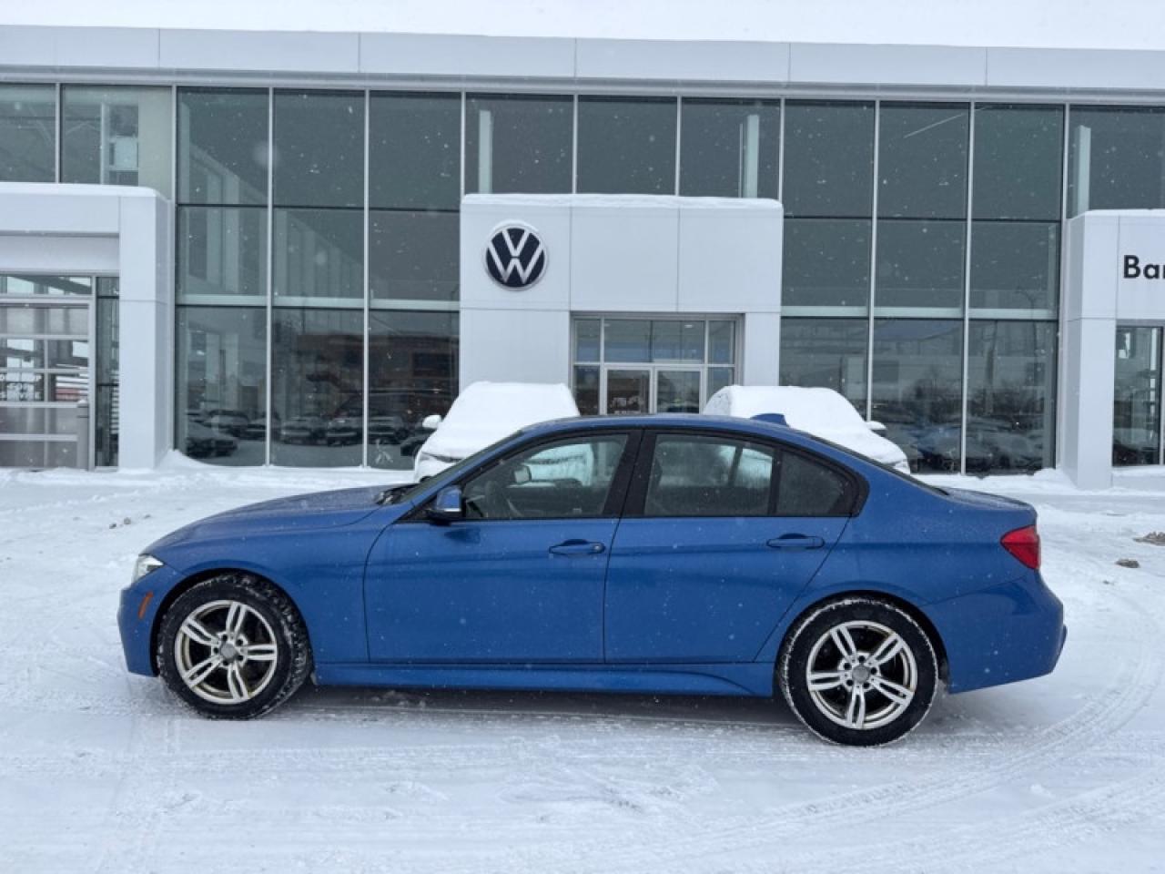 2018 BMW 3 Series 330i xDrive Sedan  - Sunroof Photo