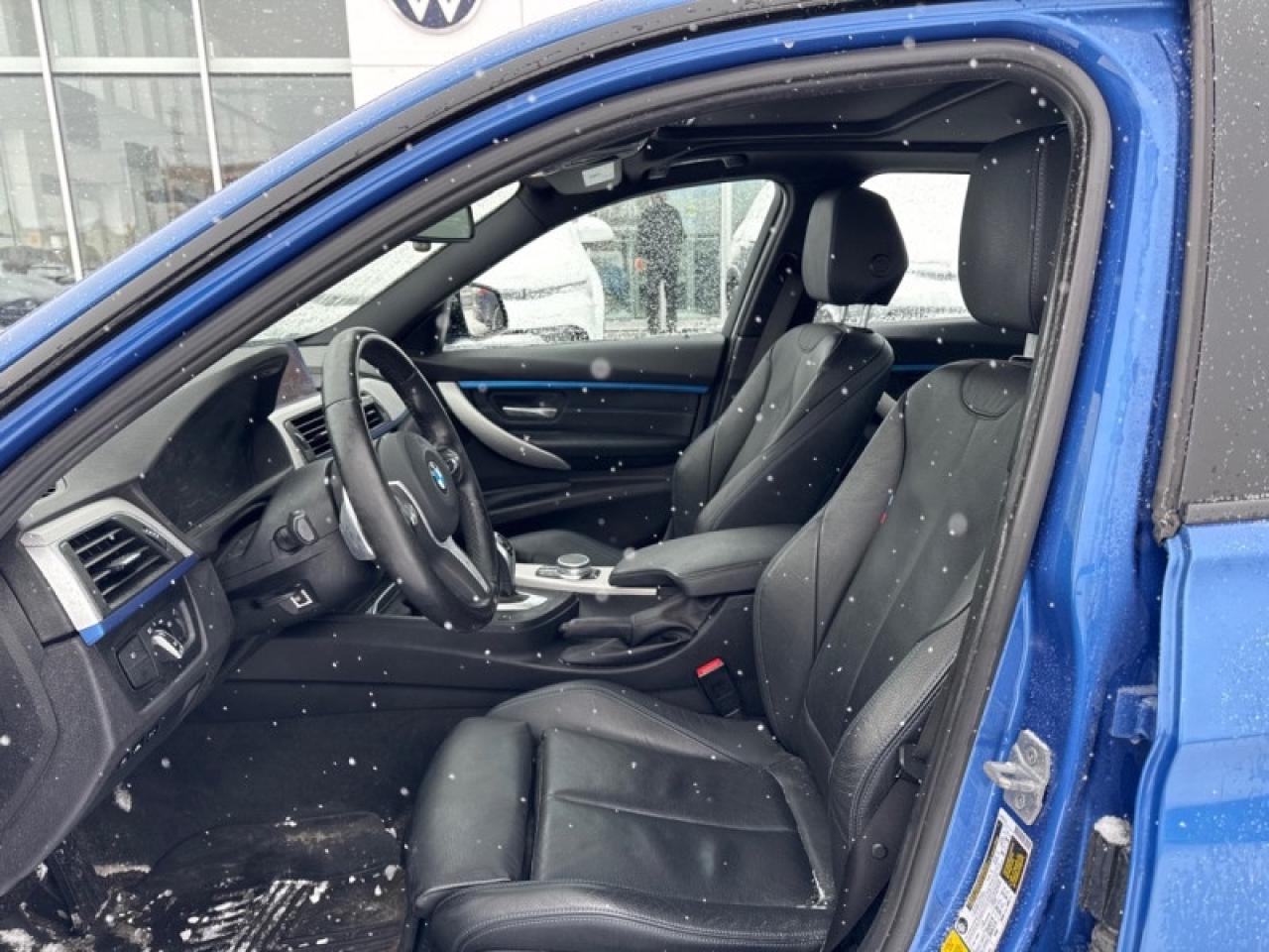 2018 BMW 3 Series 330i xDrive Sedan  - Sunroof Photo