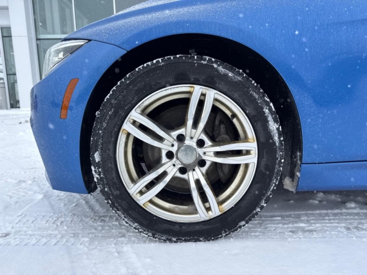 2018 BMW 3 Series 330i xDrive Sedan  - Sunroof Photo