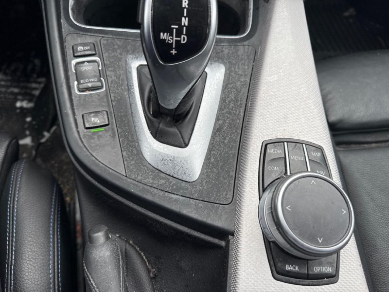 2018 BMW 3 Series 330i xDrive Sedan  - Sunroof Photo