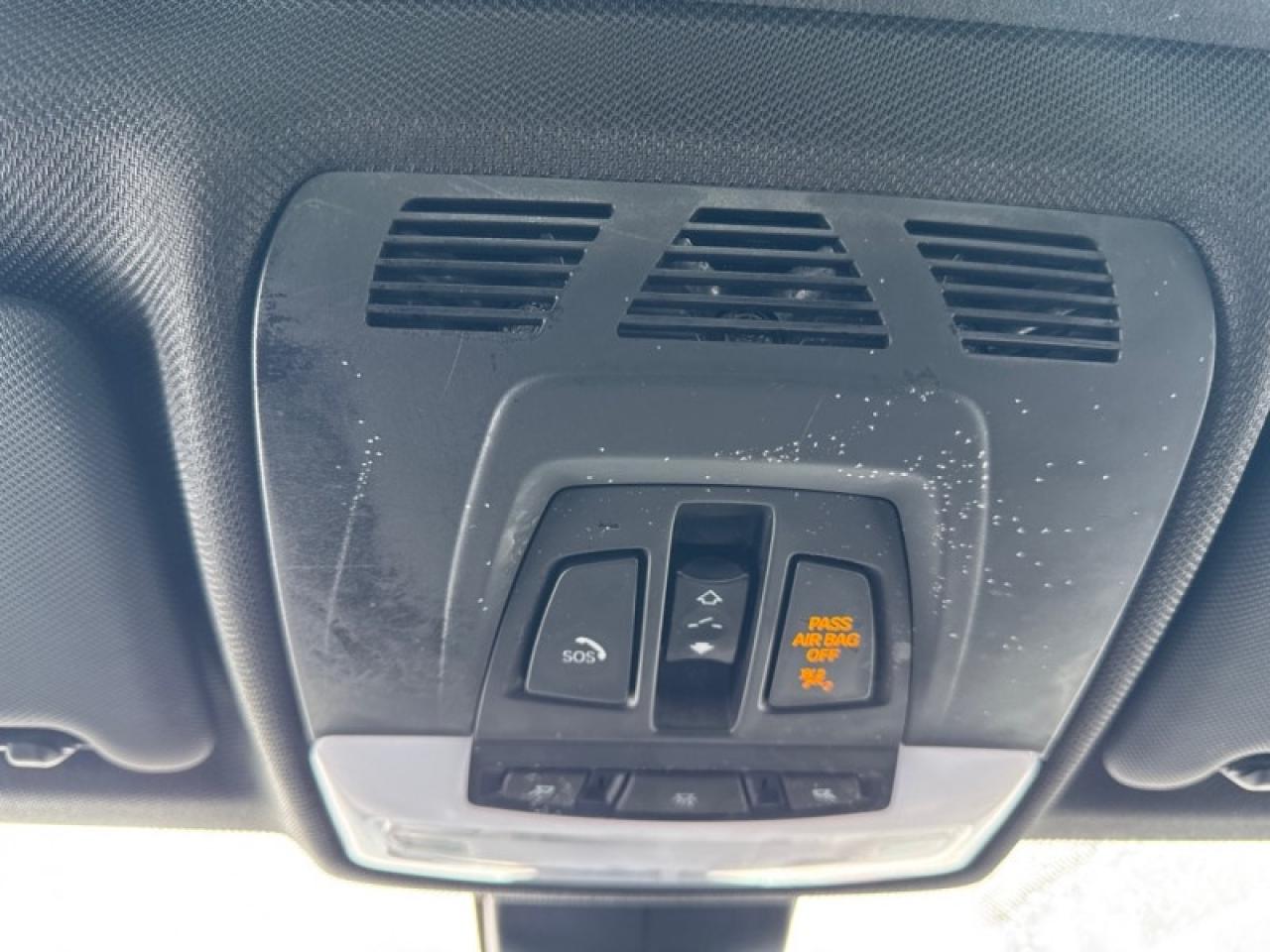 2018 BMW 3 Series 330i xDrive Sedan  - Sunroof Photo