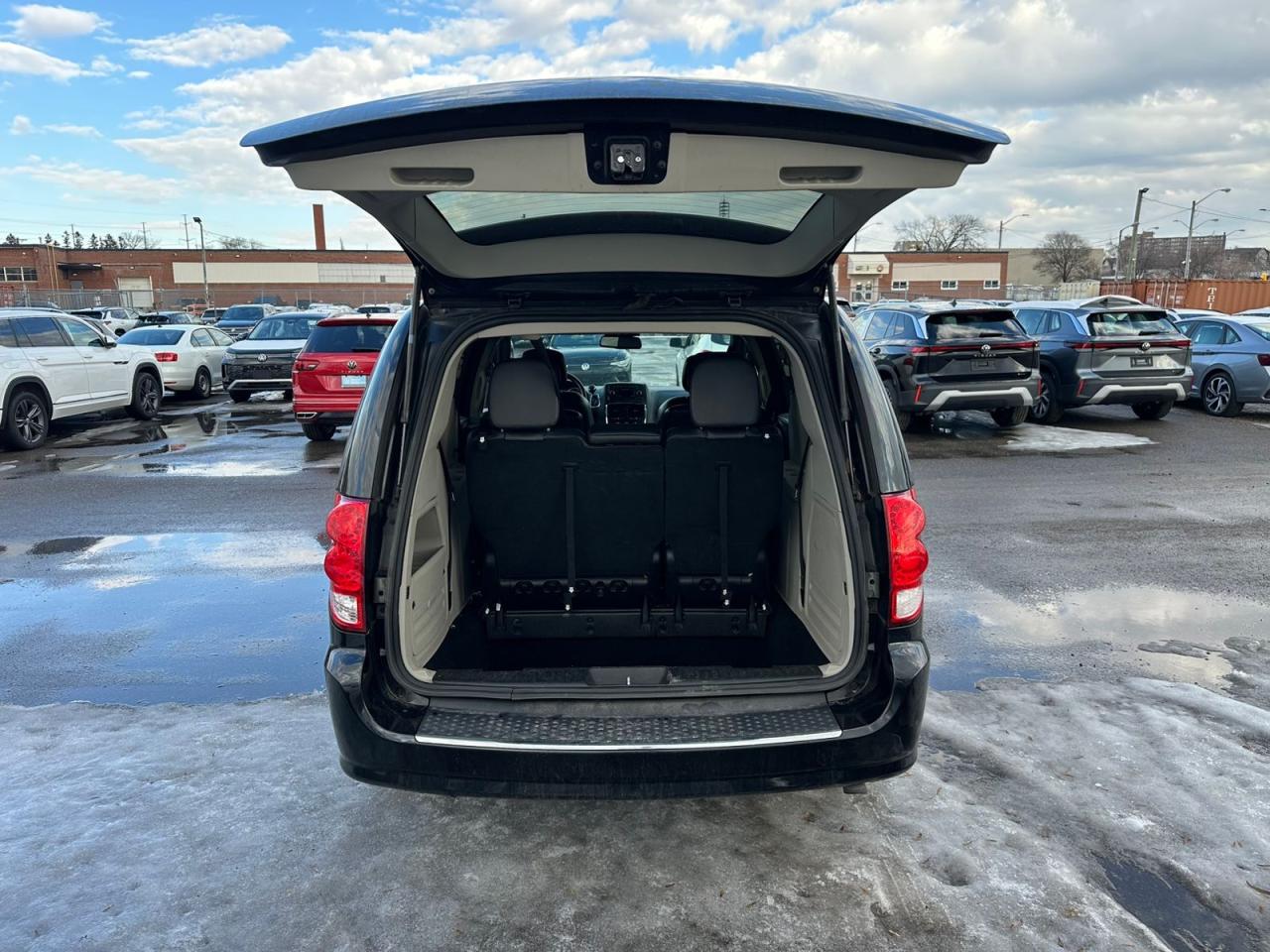2019 Dodge Grand Caravan SXT Premium Plus Photo