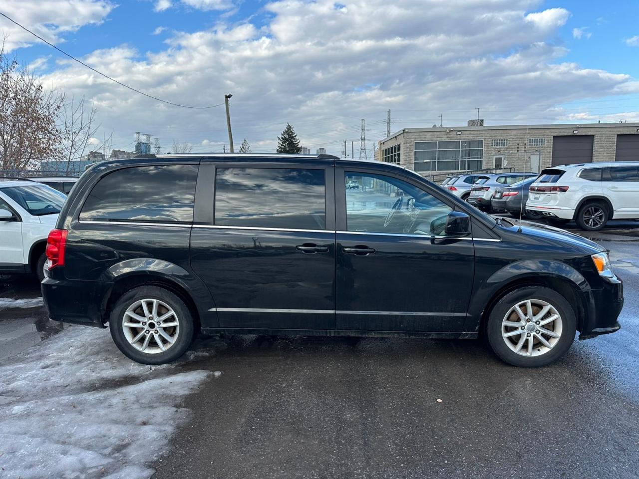 2019 Dodge Grand Caravan SXT Premium Plus Photo0