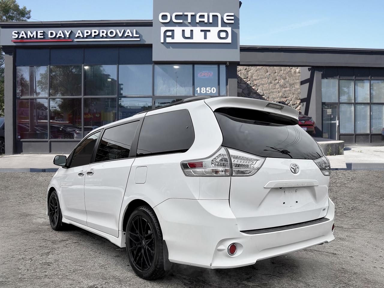 2017 Toyota Sienna SE 8-Passenger Photo