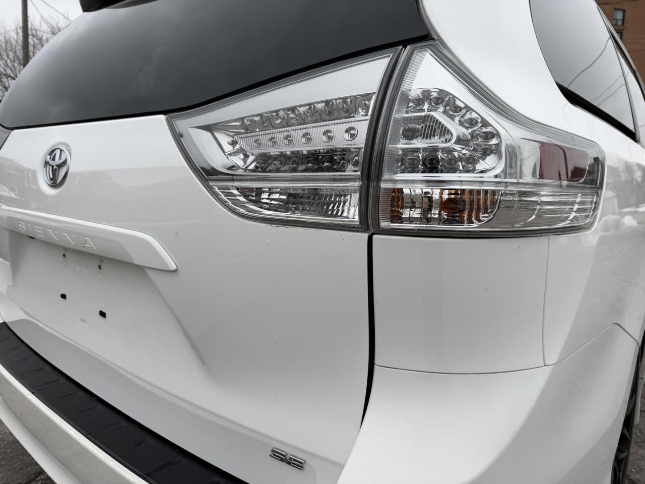 2017 Toyota Sienna SE 8-Passenger Photo