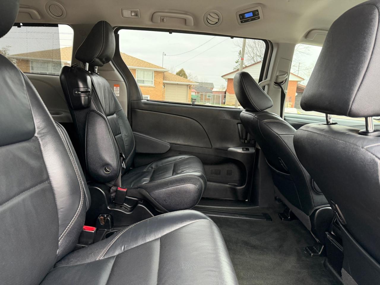 2017 Toyota Sienna SE 8-Passenger Photo
