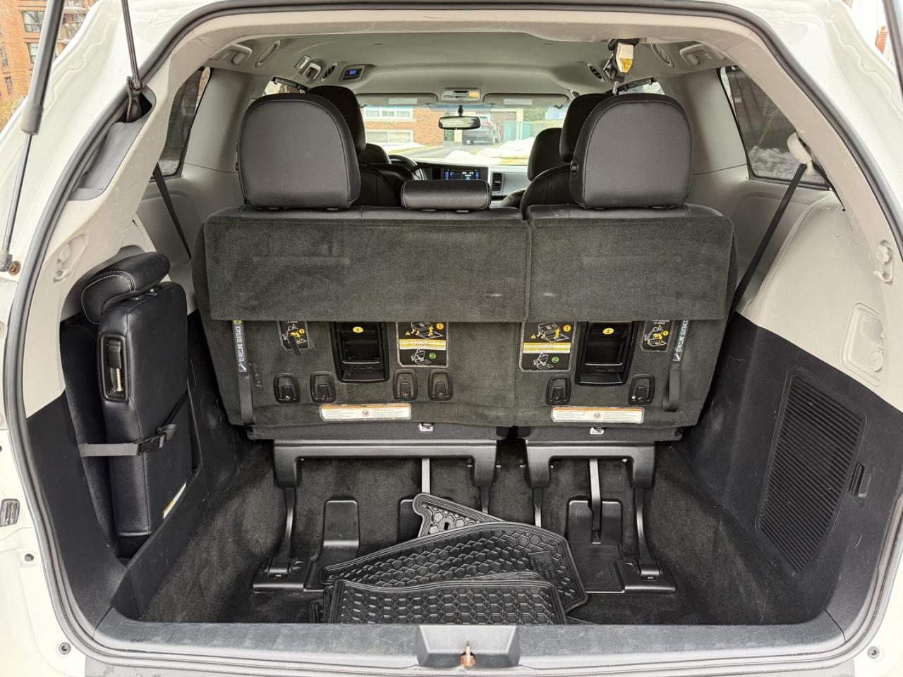 2017 Toyota Sienna SE 8-Passenger Photo