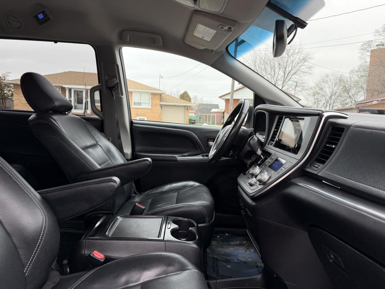 2017 Toyota Sienna SE 8-Passenger Photo