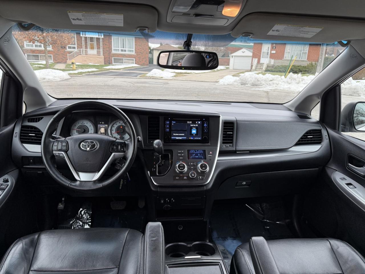 2017 Toyota Sienna SE 8-Passenger Photo