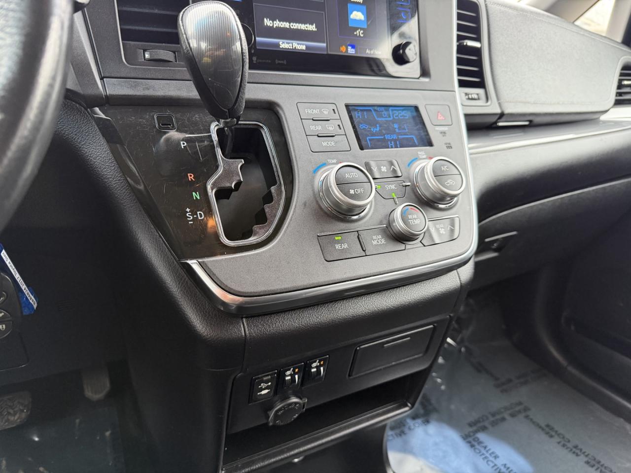 2017 Toyota Sienna SE 8-Passenger Photo