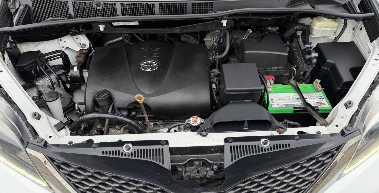 2017 Toyota Sienna SE 8-Passenger Photo