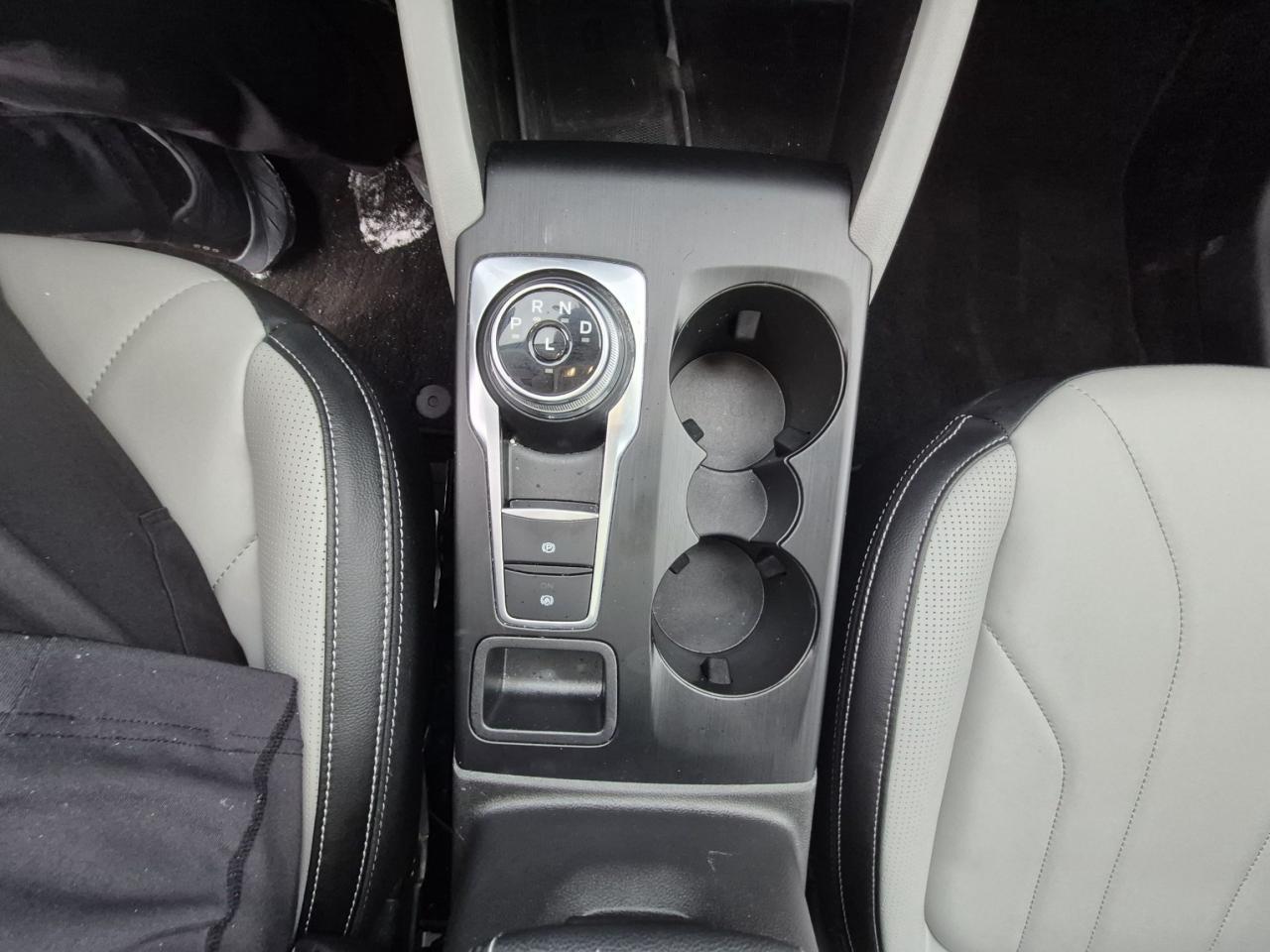 2025 Ford Escape PLATINUM AWD, HYBRID, TECH PACKAGE, TOW, PANO ROOF Photo