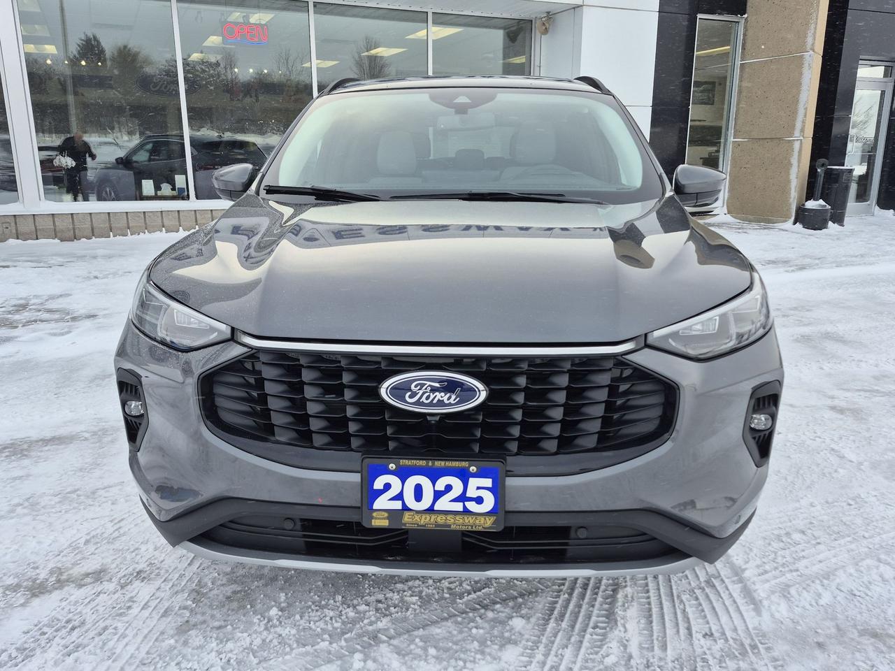 2025 Ford Escape PLATINUM AWD, HYBRID, TECH PACKAGE, TOW, PANO ROOF Photo