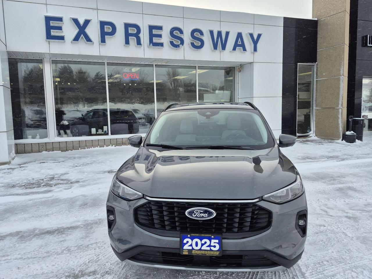 2025 Ford Escape PLATINUM AWD, HYBRID, TECH PACKAGE, TOW, PANO ROOF Photo