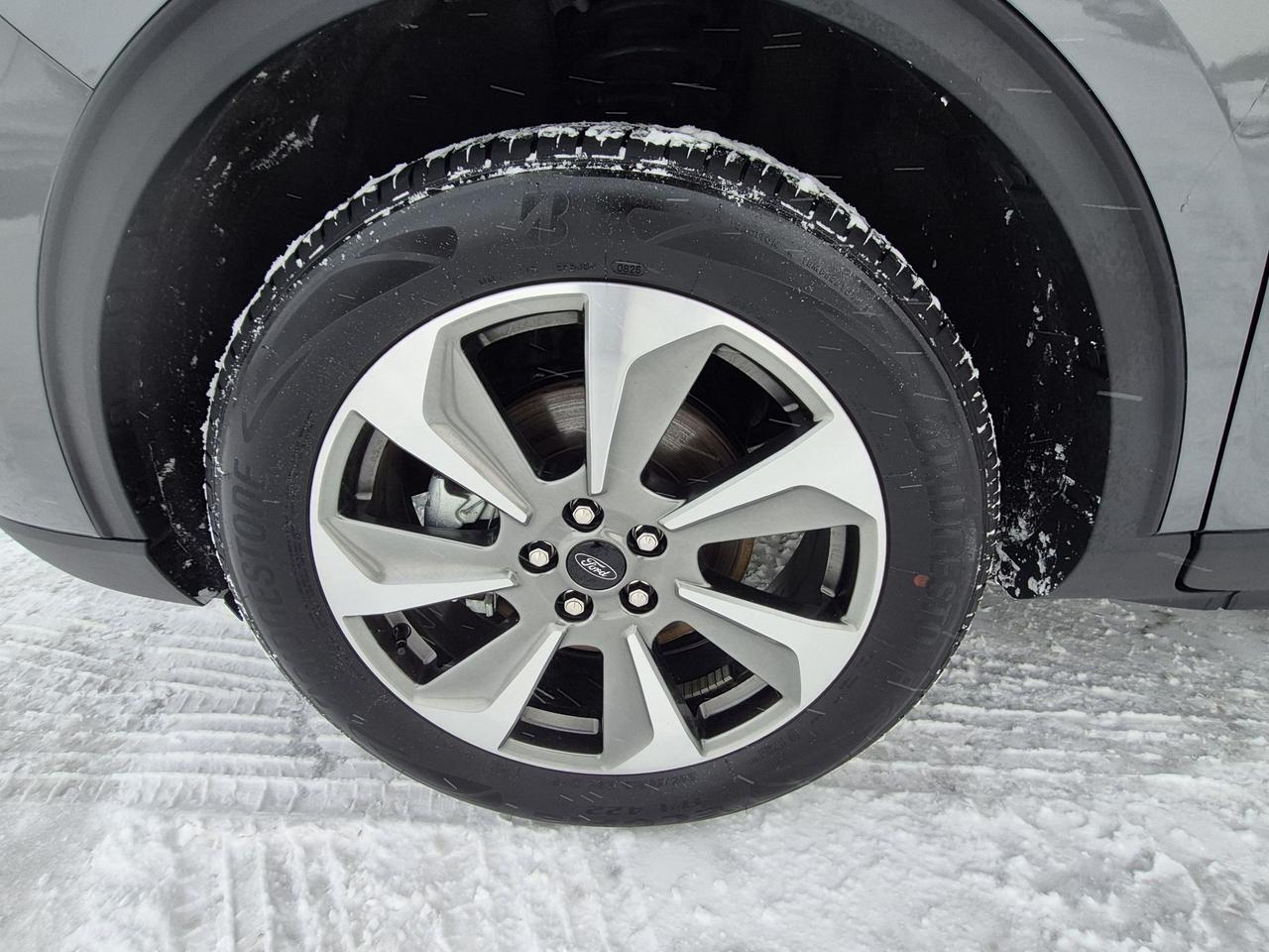 2025 Ford Escape PLATINUM AWD, HYBRID, TECH PACKAGE, TOW, PANO ROOF Photo