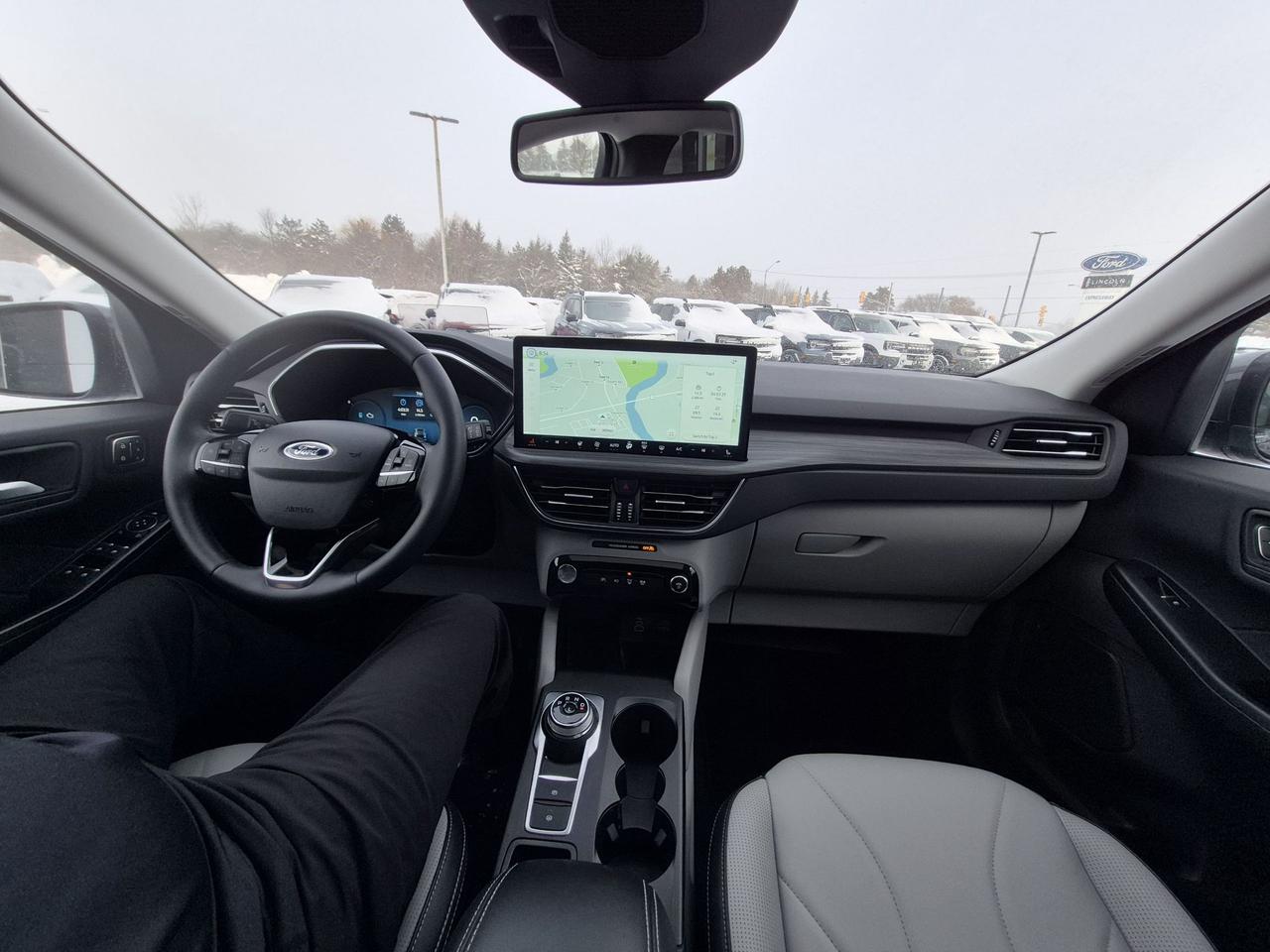 2025 Ford Escape PLATINUM AWD, HYBRID, TECH PACKAGE, TOW, PANO ROOF Photo