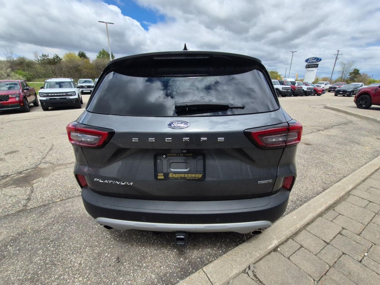 2025 Ford Escape PLATINUM AWD, HYBRID, TECH PACKAGE, TOW, PANO ROOF Photo