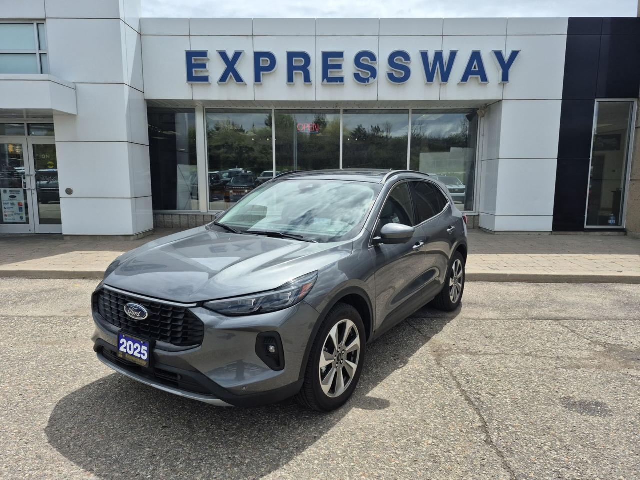 2025 Ford Escape PLATINUM AWD, HYBRID, TECH PACKAGE, TOW, PANO ROOF Photo