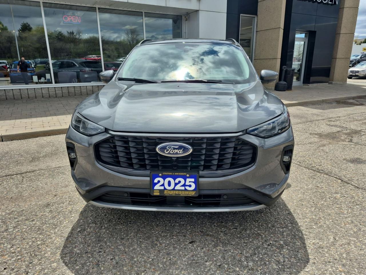2025 Ford Escape PLATINUM AWD, HYBRID, TECH PACKAGE, TOW, PANO ROOF Photo