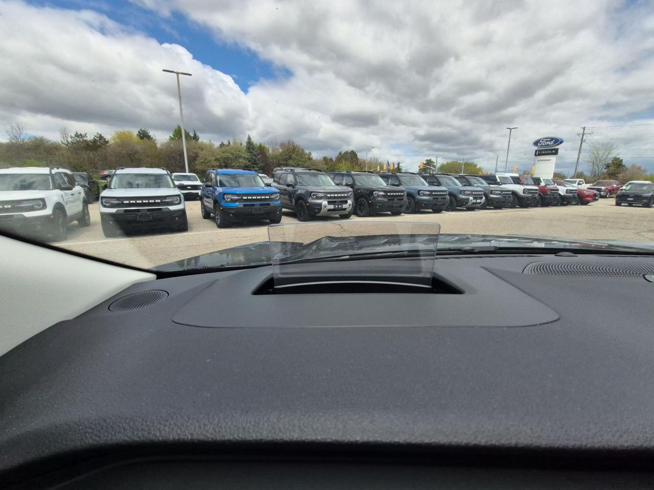 2025 Ford Escape PLATINUM AWD, HYBRID, TECH PACKAGE, TOW, PANO ROOF Photo