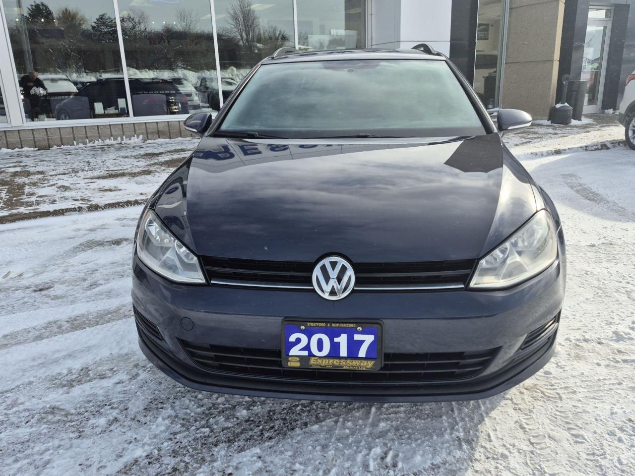 2017 Volkswagen Golf SportWagen WINTER TIRE PACKAGE, AUTOMATIC, HEATED SEATS! Photo1