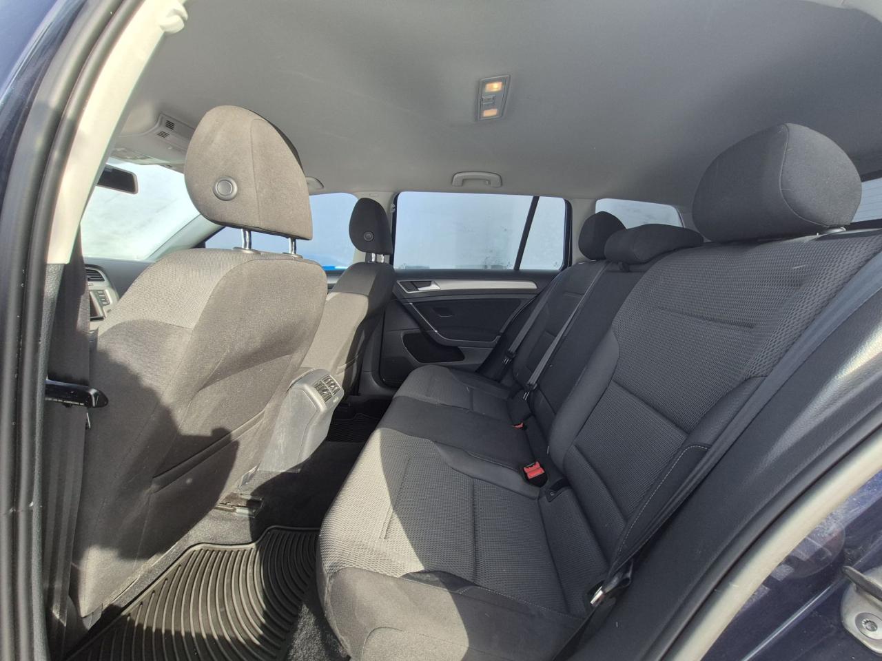 2017 Volkswagen Golf SportWagen WINTER TIRE PACKAGE, AUTOMATIC, HEATED SEATS! Photo