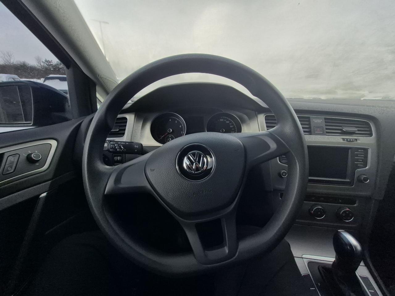 2017 Volkswagen Golf SportWagen WINTER TIRE PACKAGE, AUTOMATIC, HEATED SEATS! Photo