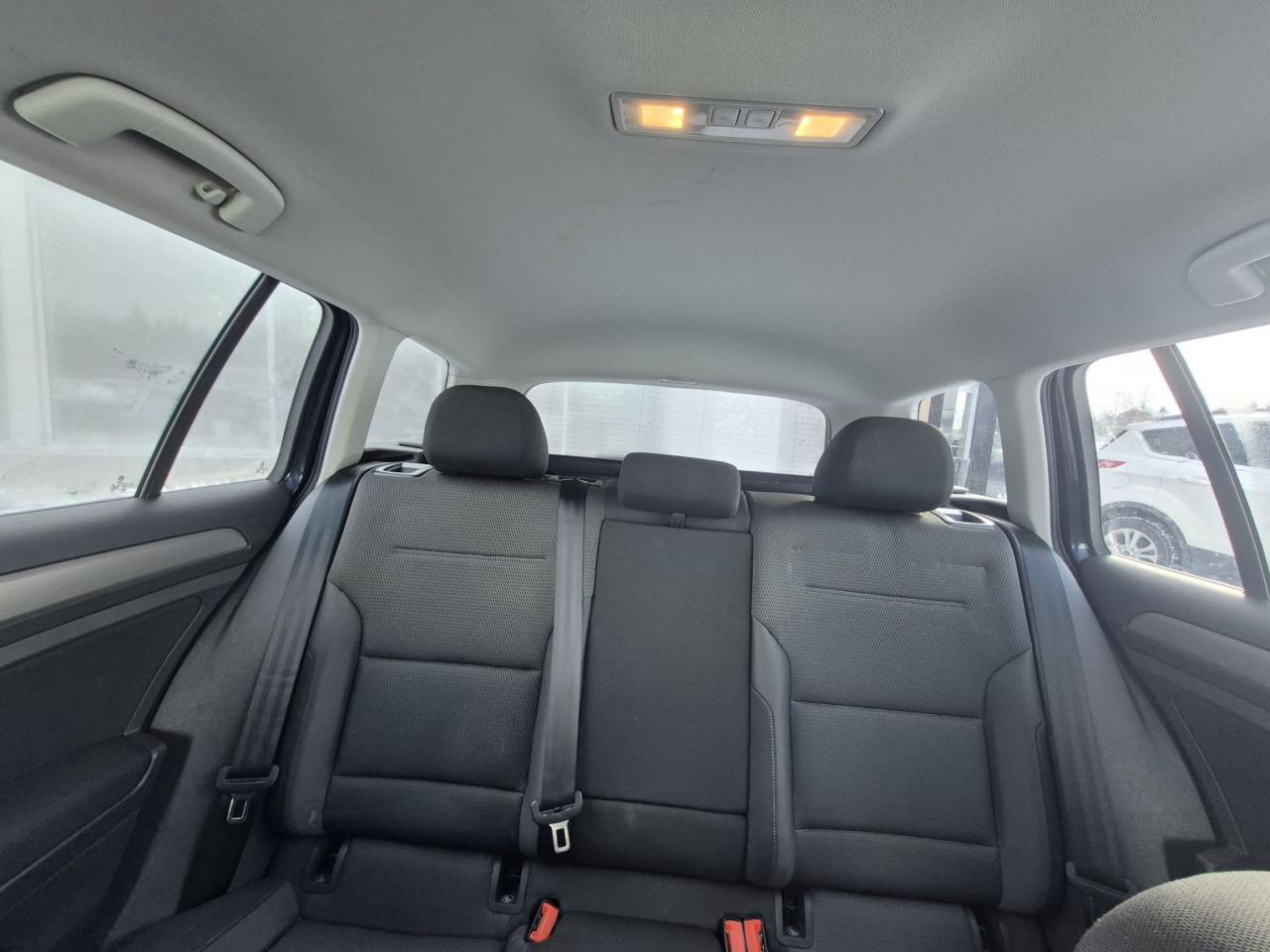 2017 Volkswagen Golf SportWagen WINTER TIRE PACKAGE, AUTOMATIC, HEATED SEATS! Photo