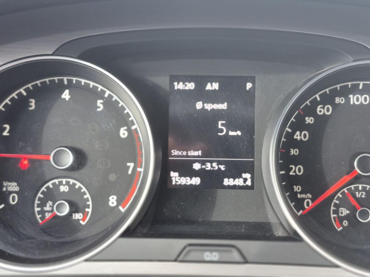 2017 Volkswagen Golf SportWagen WINTER TIRE PACKAGE, AUTOMATIC, HEATED SEATS! Photo