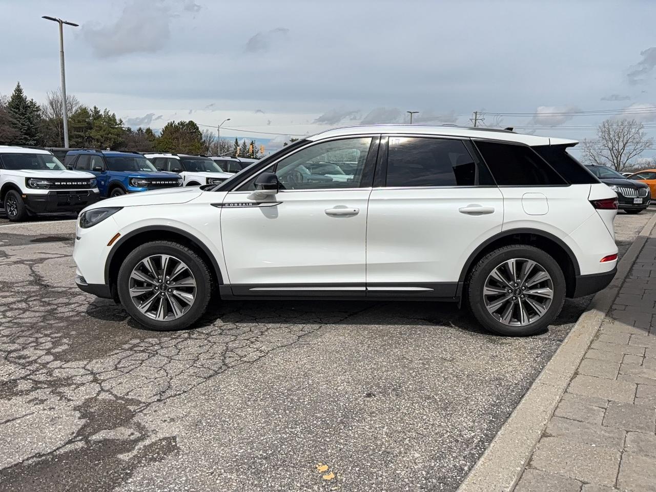 2021 Lincoln Corsair RESERVE, AWD, PREMIUM PACKAGE, 19" RIMS, 360CAMERA Photo