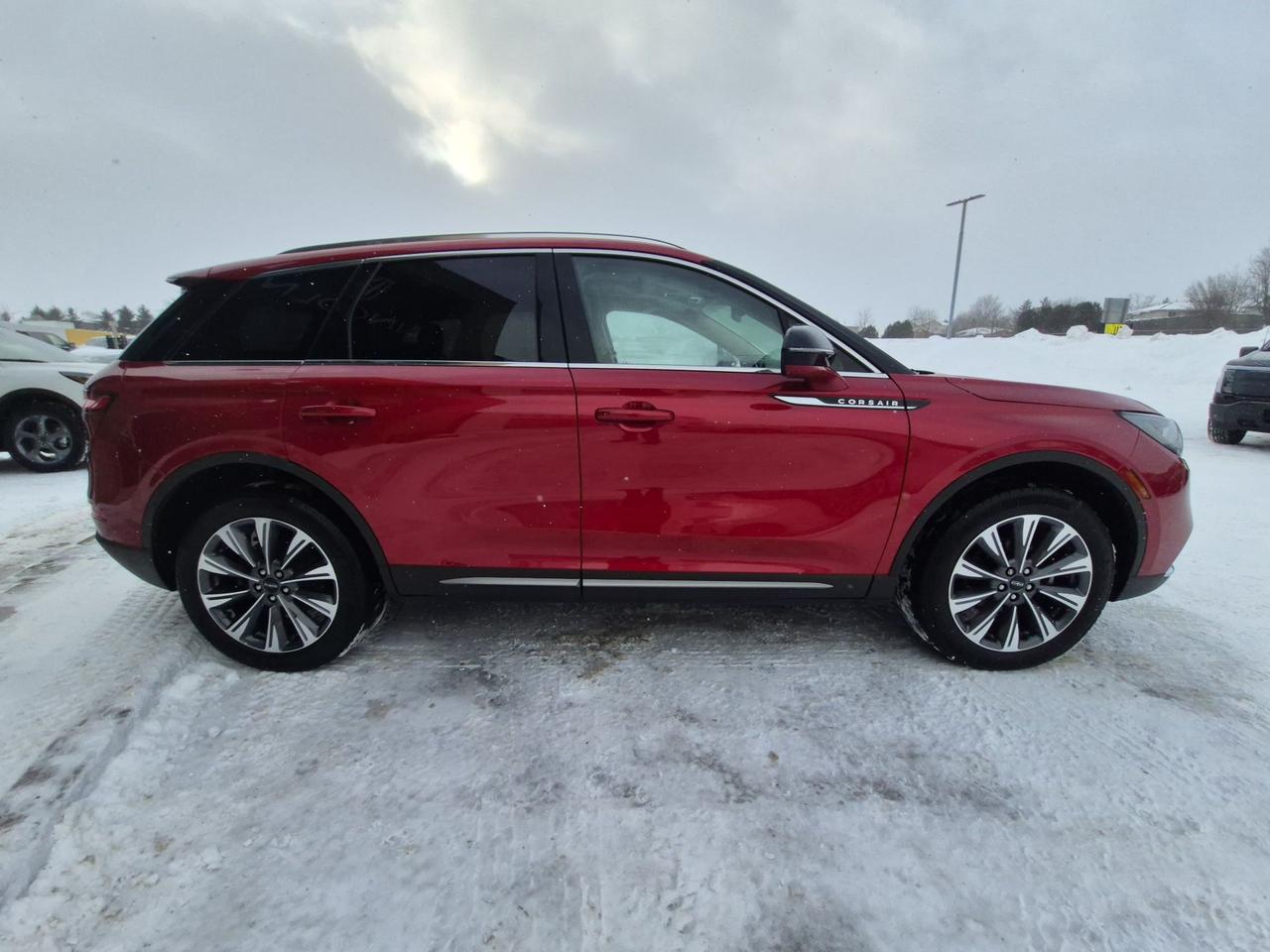 2021 Lincoln Corsair RESERVE, AWD, LEATHER, HEATED STEERING WHEEL! Photo4