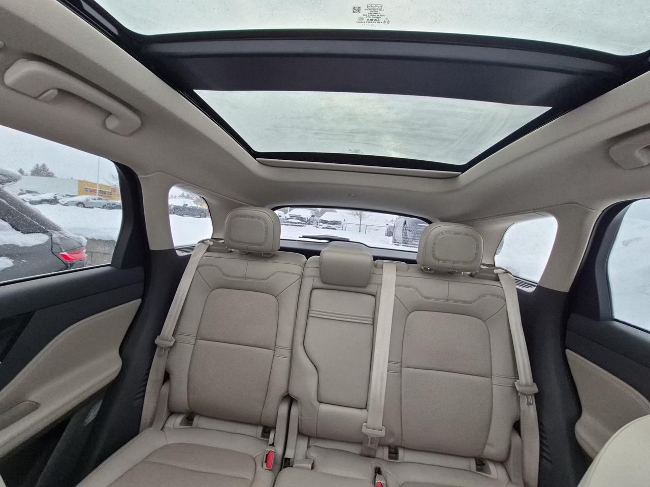 2021 Lincoln Corsair RESERVE, AWD, LEATHER, HEATED STEERING WHEEL! Photo