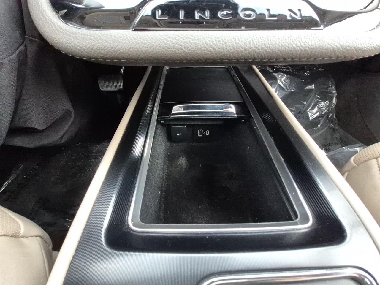 2021 Lincoln Corsair RESERVE, AWD, LEATHER, HEATED STEERING WHEEL! Photo