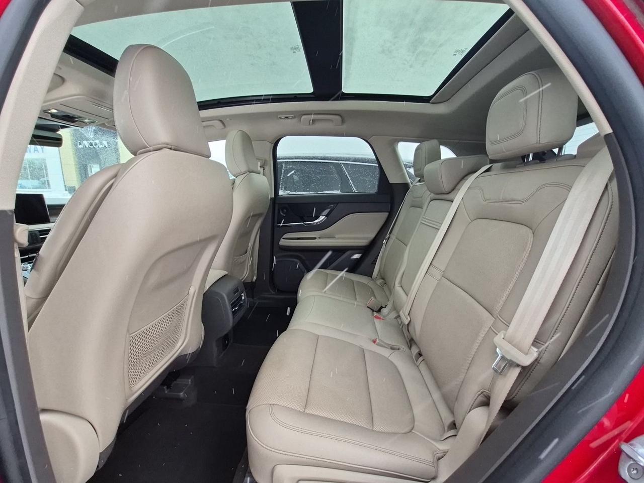 2021 Lincoln Corsair RESERVE, AWD, LEATHER, HEATED STEERING WHEEL! Photo