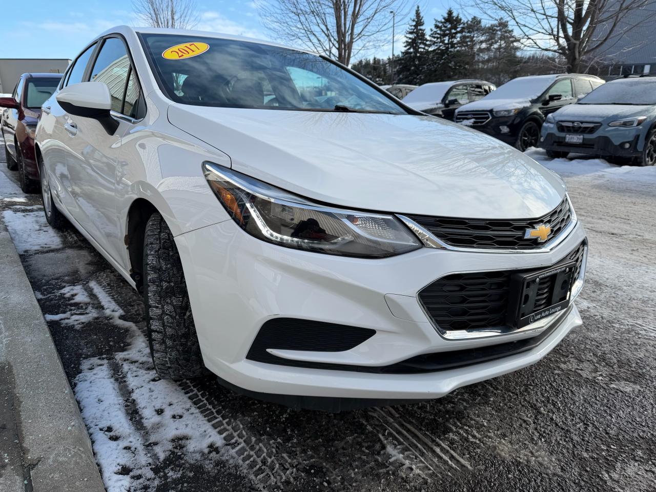 2017 Chevrolet Cruze LT HATCH, LOW KM, BOSE, AUTO, SUNROOF, HTD SEATS! Photo