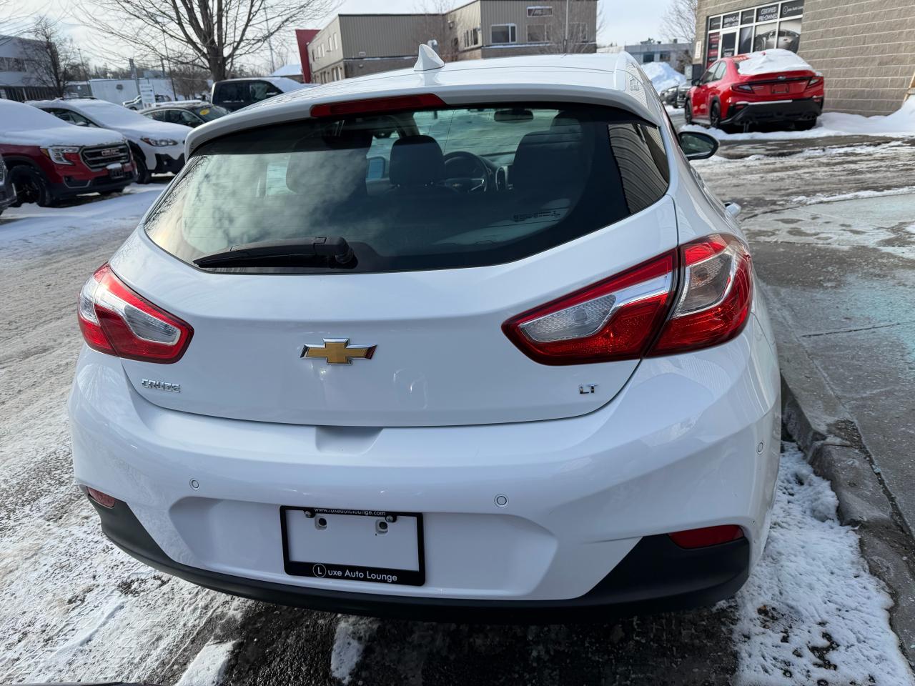 2017 Chevrolet Cruze LT HATCH, LOW KM, BOSE, AUTO, SUNROOF, HTD SEATS! Photo