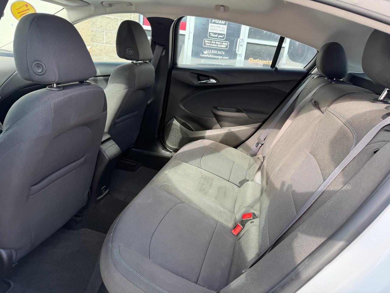 2017 Chevrolet Cruze LT HATCH, LOW KM, BOSE, AUTO, SUNROOF, HTD SEATS! Photo