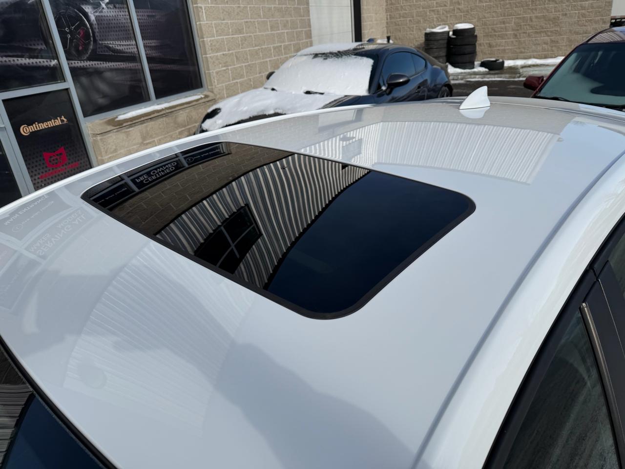 2017 Chevrolet Cruze LT HATCH, LOW KM, BOSE, AUTO, SUNROOF, HTD SEATS! Photo